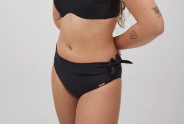 braga clásica de bikini. Ysabel Mora